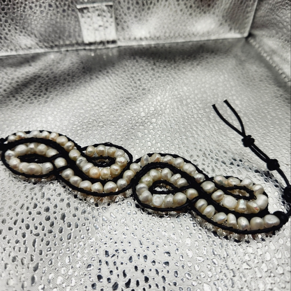 Pearl and leather bracelet